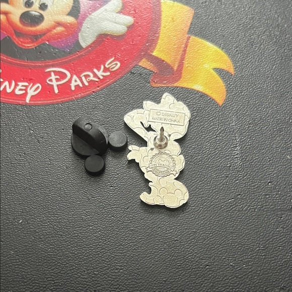 Disney Daisy Duck Pin - Pink and White - Picture 3 of 3